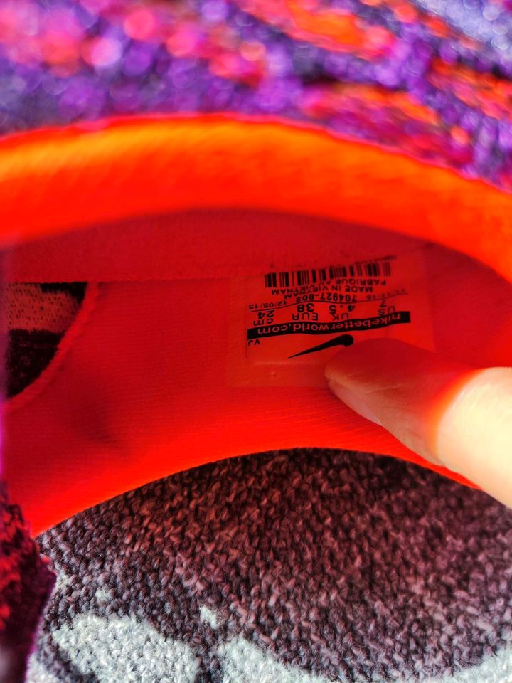 Nike Schuhe Neon orange lila in Ingolstadt