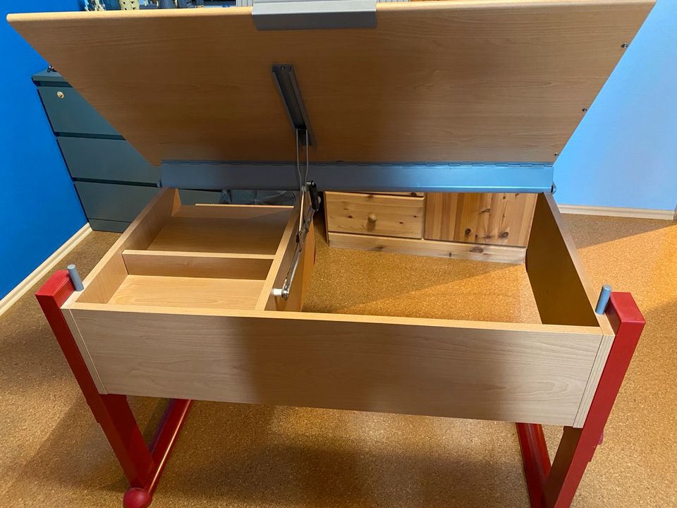 Moll Schreibtisch höhenverstellbar Holz rot mit 2 Schubladen in Büdingen