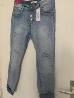 Stretch Jeans mit Glitzer und Rissen hellblau Gr:L Neu Frankfurt am Main - Hausen i. Frankfurt a. Main Vorschau