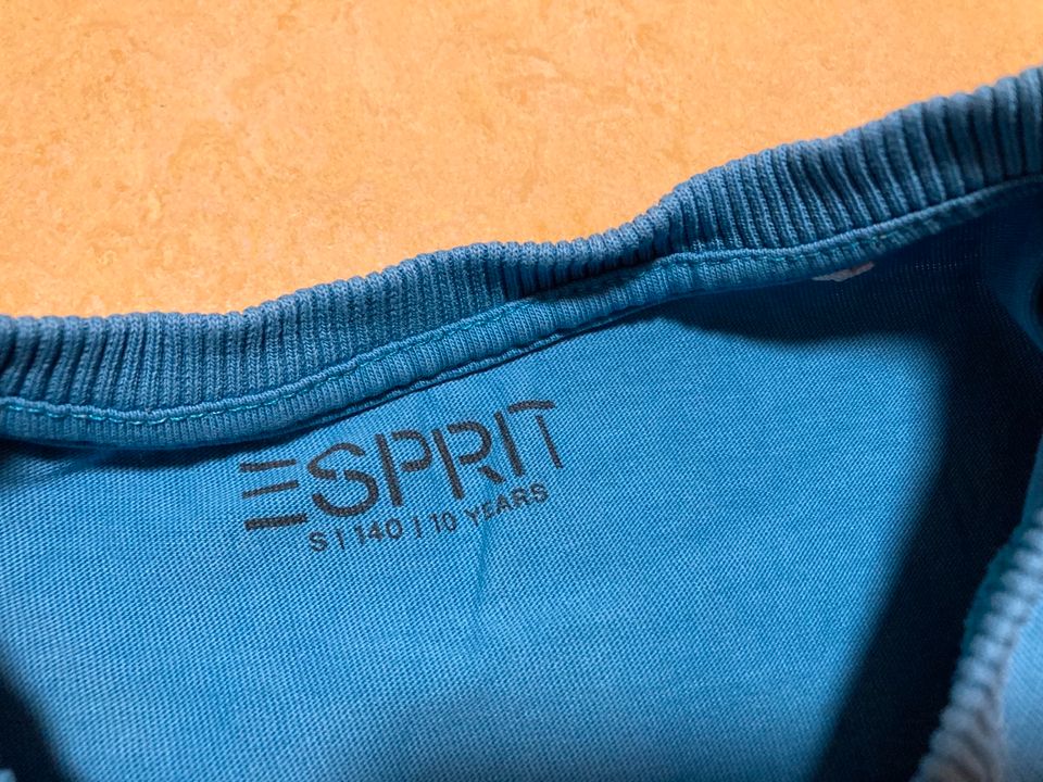 T-Shirt (kurzarm) Gr.140 von Esprit in Rossau (Sachsen)