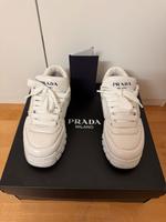 PRADA Sneaker weißes Leder Größe 39,5 Hessen - Darmstadt Vorschau