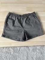 Yigga kurze Hose /Jeans grau Größe 158 neuwertig Baden-Württemberg - Sölden Vorschau