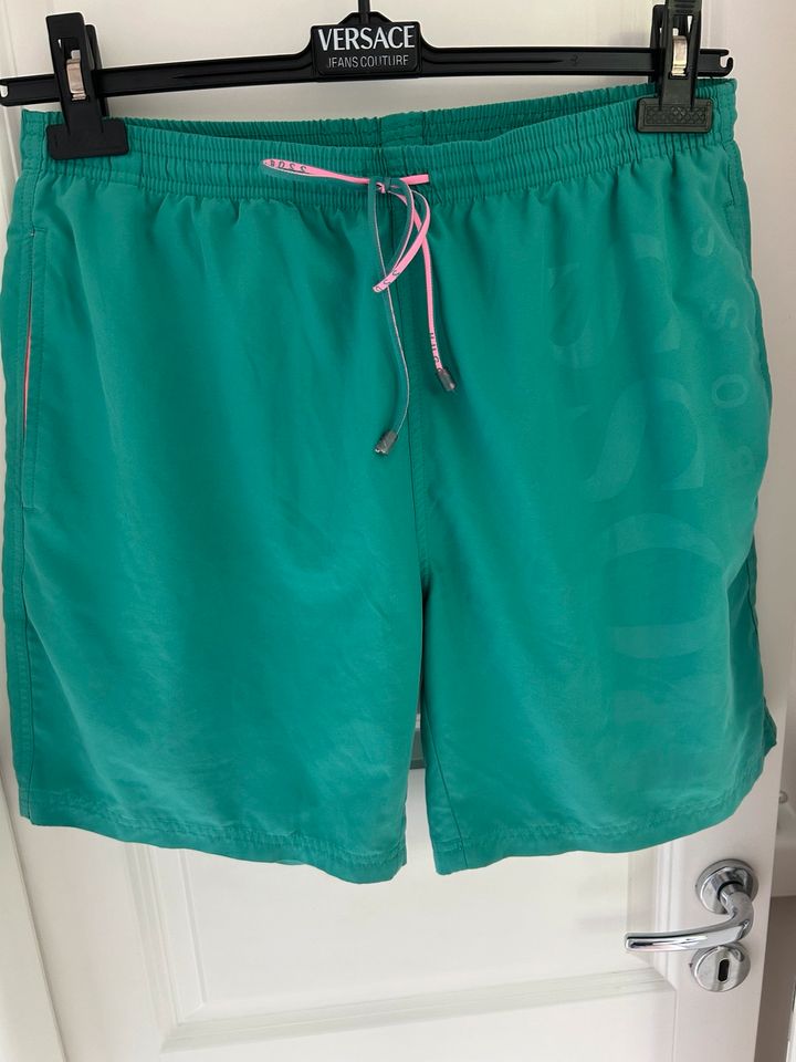 Original Hugo Boss Shorts Gr. M Türkis in Berlin