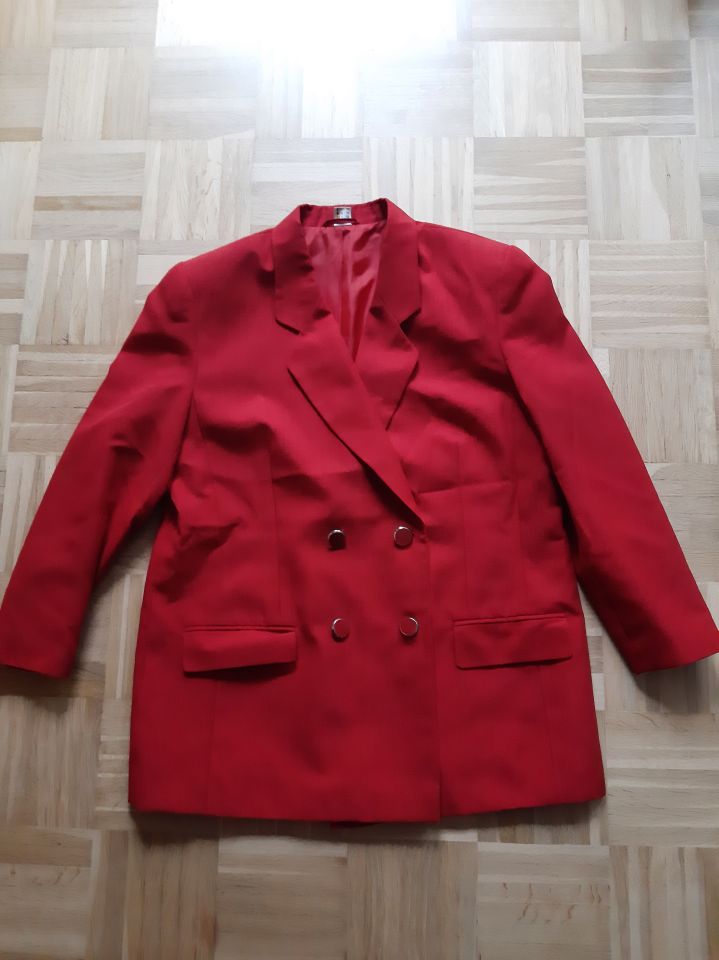 Blazer, Jacke, Kurzgröße 24 (norm. ca. Gr. 48), rot in Hamburg