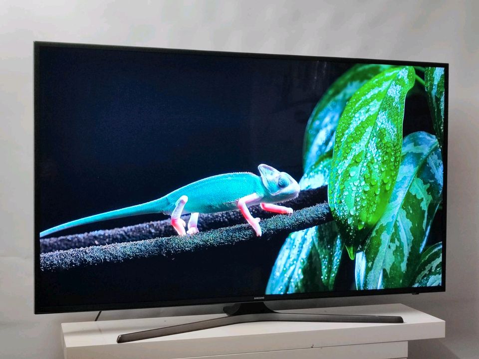 SAMSUNG SLIM FLAT UHD 4K SMART TV 43/49 ZOLL WLAN WIFI HDR10 YOUT in Berlin