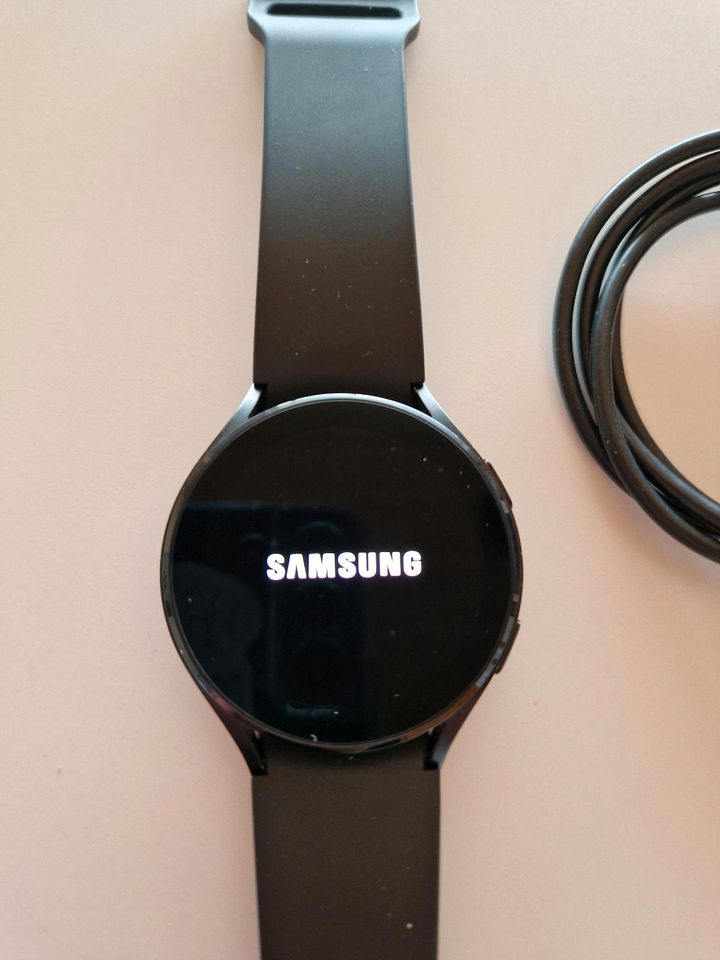 Samsung Smartwatch Watch4 in Schiffweiler
