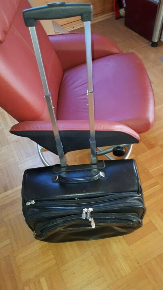 Business Trolly,  " ECHT-Leder " Fb. Schwarz, ausziehbar, Rollen. in Donzdorf