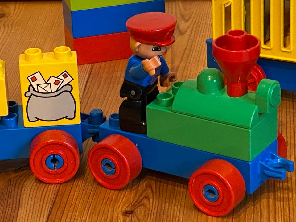 LEGO Duplo Zirkuszug mit Clown und weiteren Zug-Teilen in Flensburg