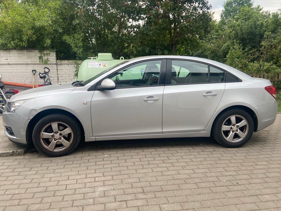 Ich biete hier ein Chevrolet rechtslenker  Wasserpumpe defekt in Schönebeck (Elbe)