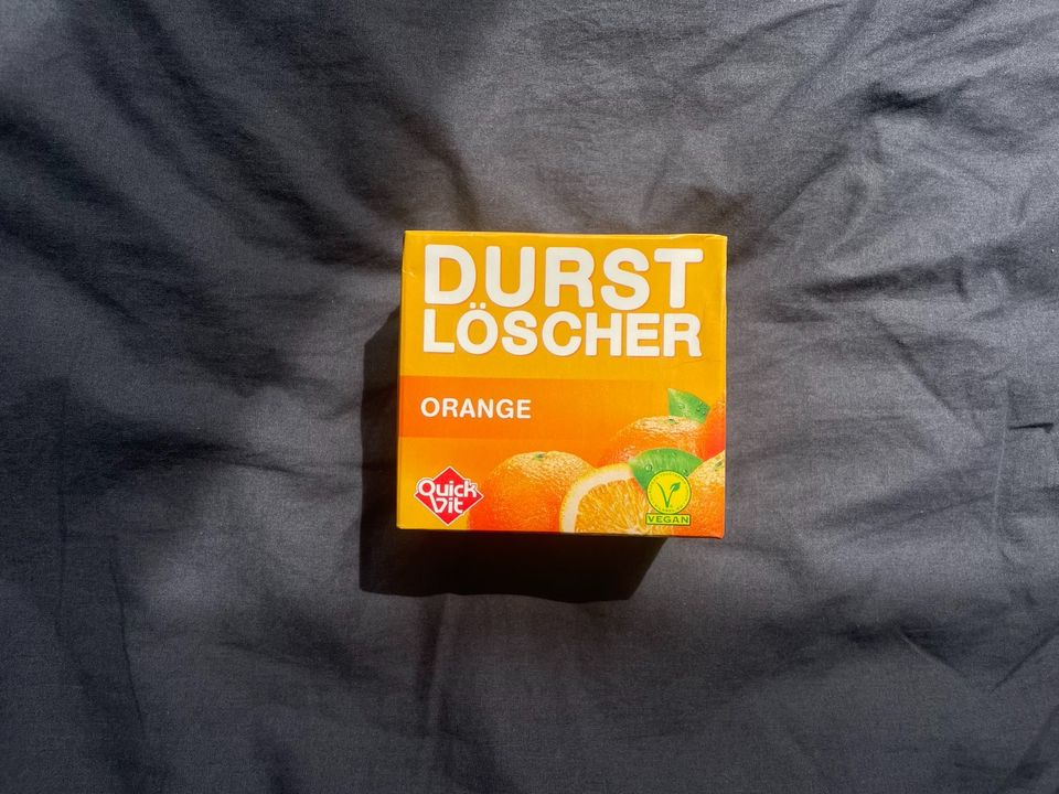 DURSTLÖSCHER Orange PLASTIKSTROHHALM PLASTIKHALM SAMMLER in Düsseldorf