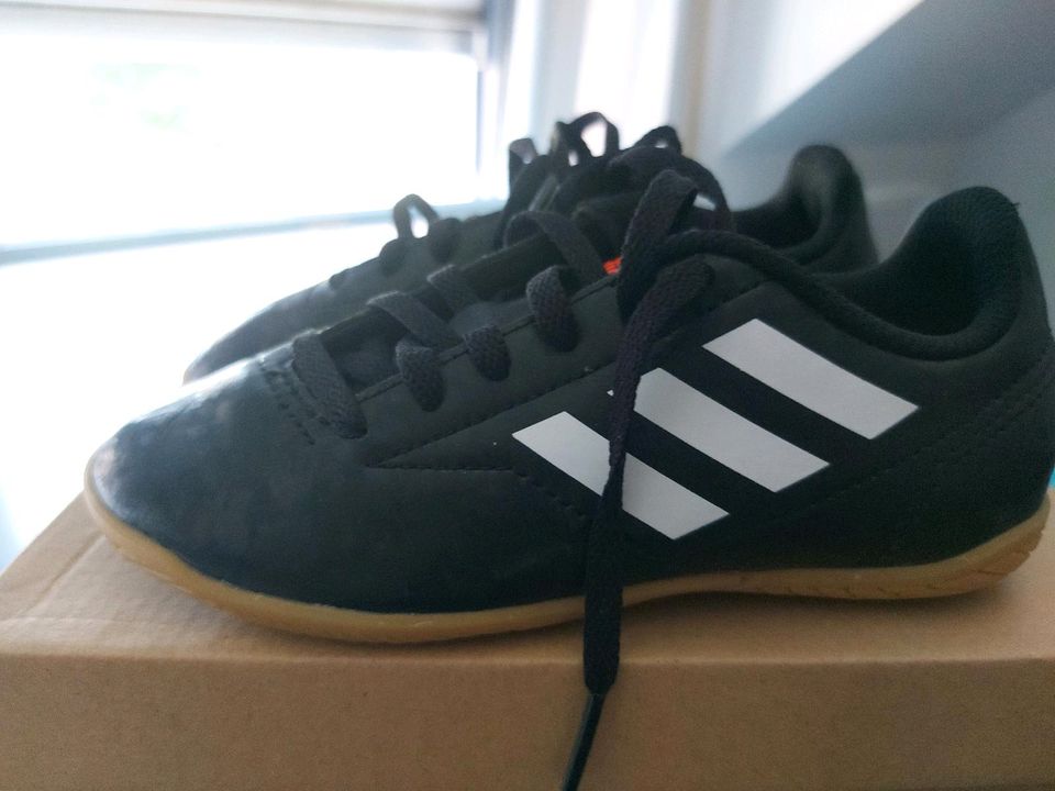 Adidas Conquisto 2, Hallenschuhe, 30, neu in Jüchen