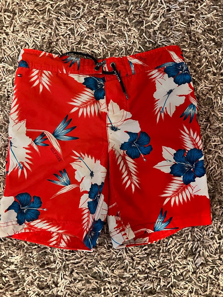 Tommy Hilfiger Badeshorts Gr. 140 in Mengerskirchen