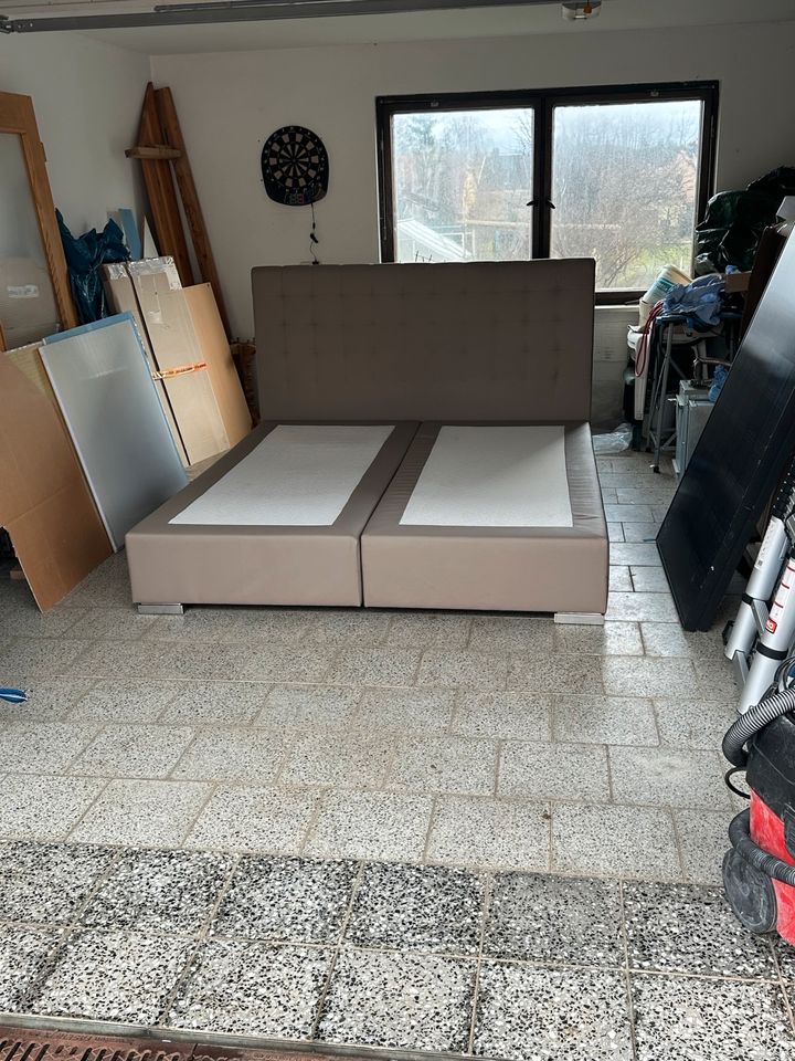 Boxspringbett 180x 200 gebraucht Kunstleder in Radeburg