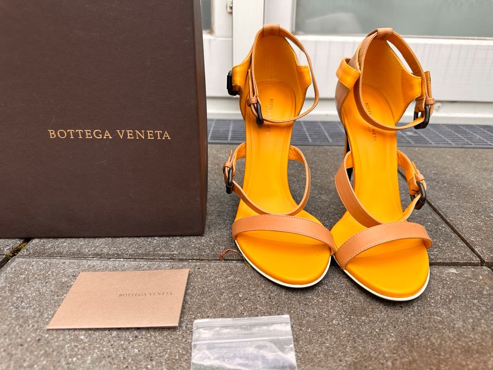 100% ORIGINAL BOTTEGA VENETA SANDALEN PUMPS GELB Gr. 38 NEU ! in München