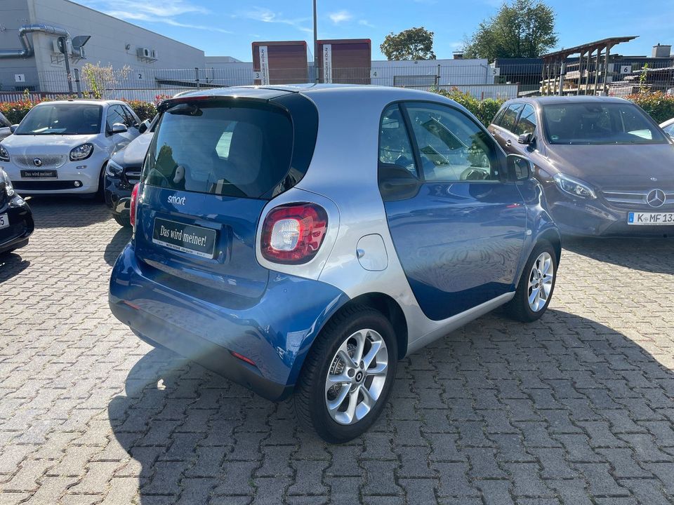 Smart ForTwo Coupe Passion Navi Pano in Köln