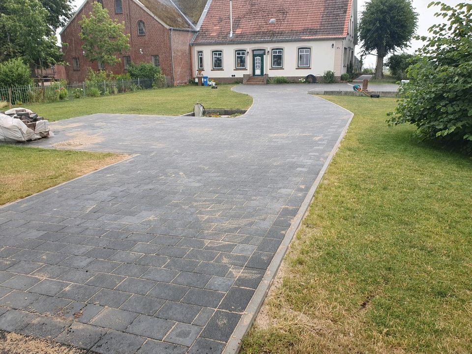 Pflasterarbeiten Beton Steine Maschine Verlegung Gartenwege in Tornesch