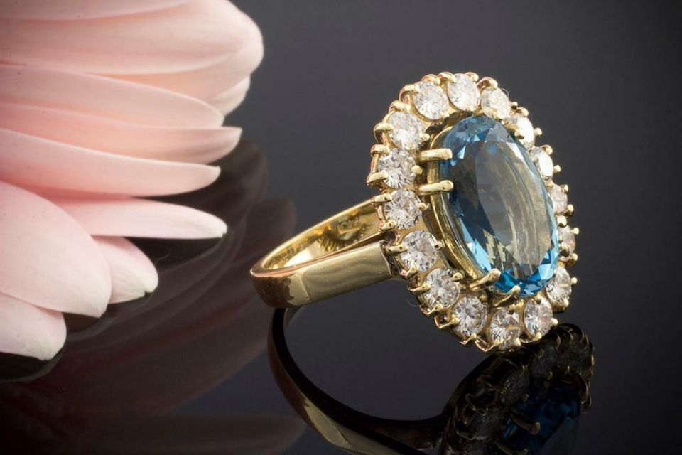 Aquamarin Ring mit 1,20 Carat VSI Brillanten in 750er Gelbgold in Wegberg