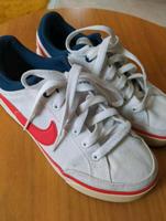 Schöne Nike Sportschuhe Freizeitschuhe Sneaker Größe 36 Bayern - Illertissen Vorschau