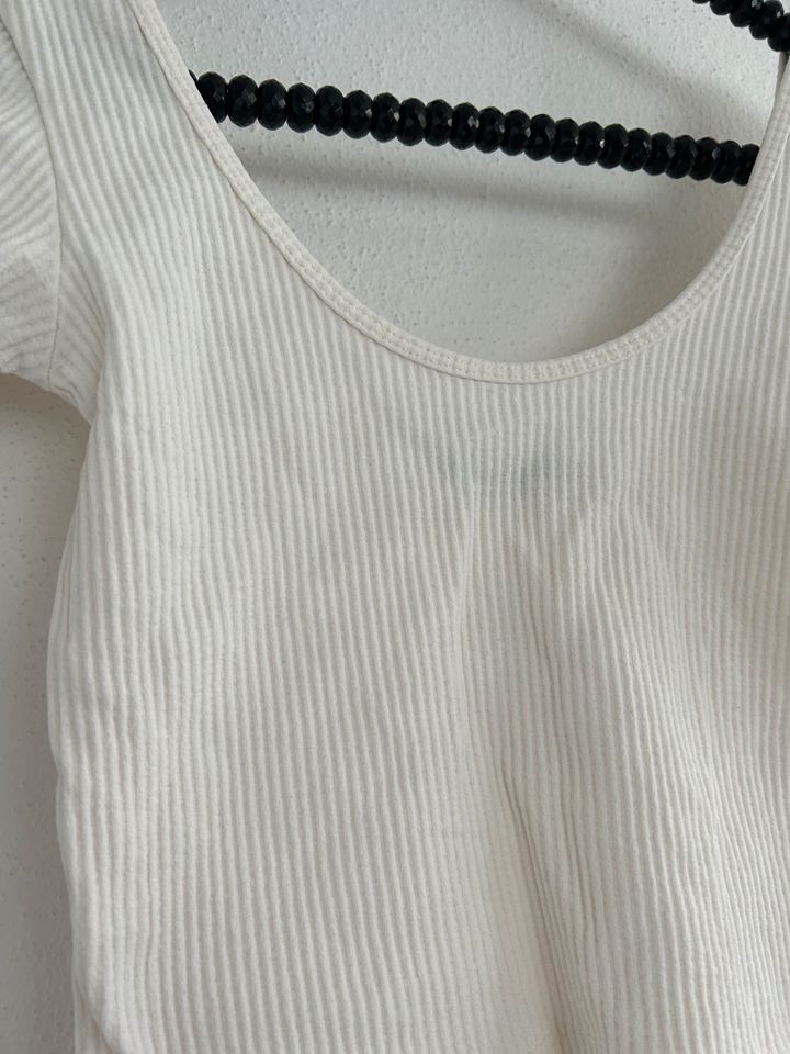 Cropped Rippshirt, Pull & Bear, Größe M, Weiß in Greding