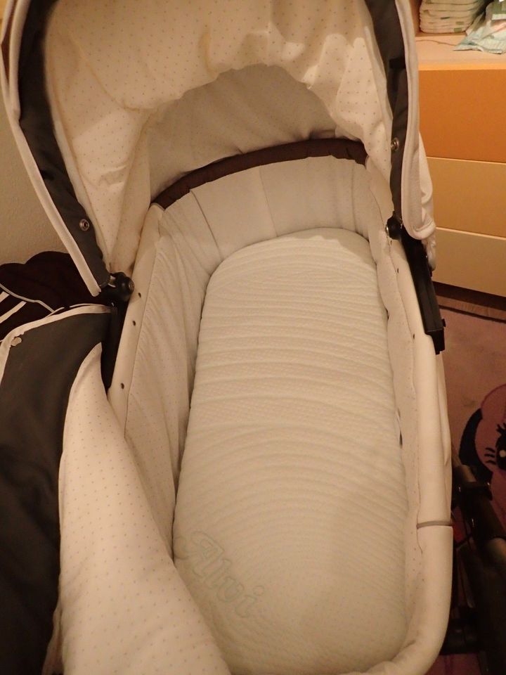 *** Kinderwagen *** Babywanne + Sportwagen *** Emmaljunga in Leipzig