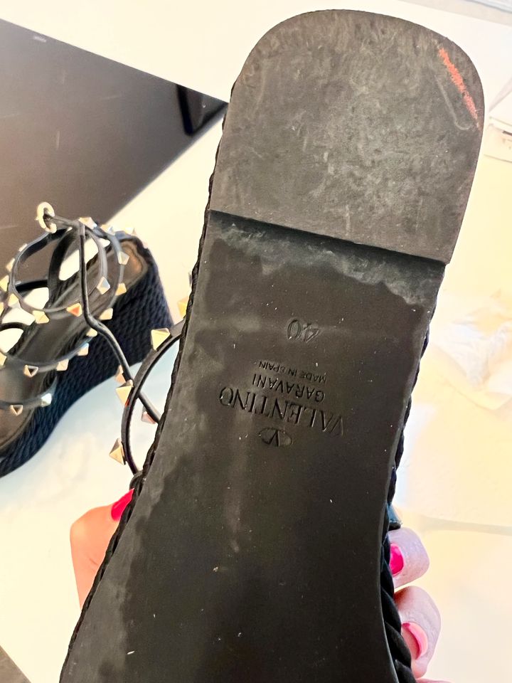 Valentino Garavani Wedges schwarz 40 Nieten Rockstud Keilabsatz in Köln