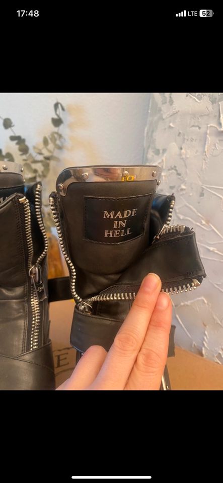 Dollskill boots in Berlin