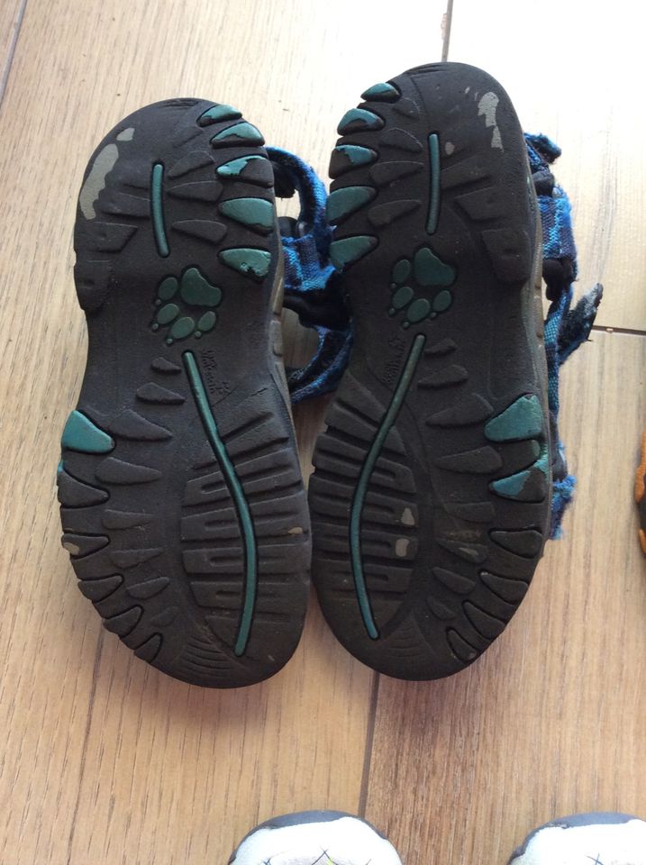 Sandalen in Größe 30-34, Jack Wolfskin, walkx Kids und Mustang in Gütersloh