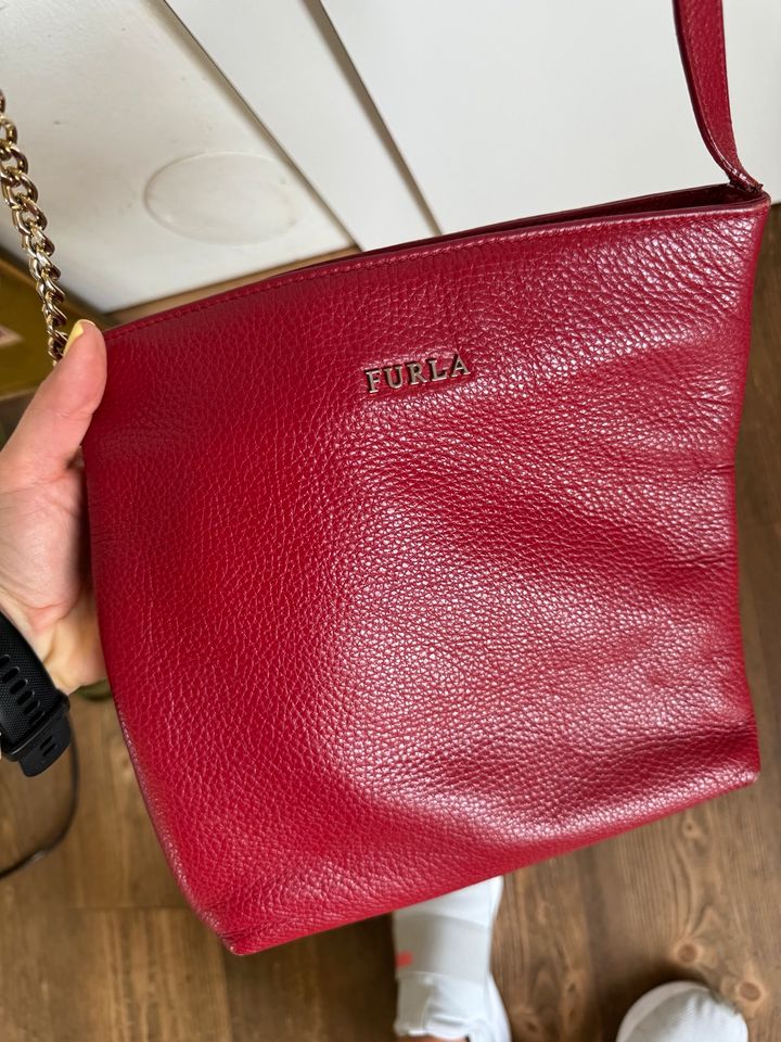 Handtasche Umhängetasche Furla in Simbach