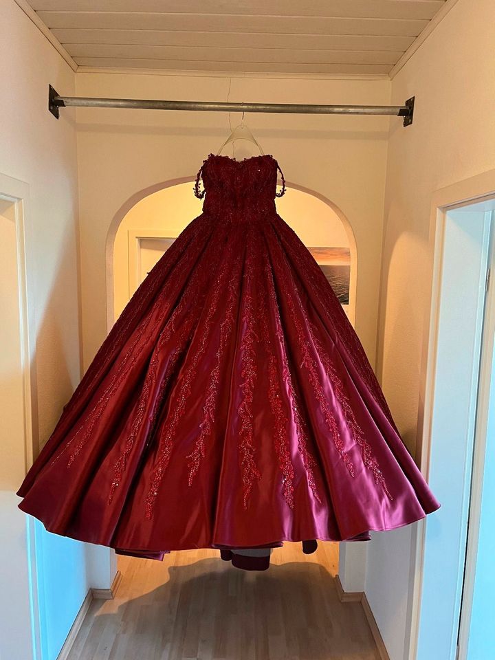 Hennakleid / Verlobungs- Ballkleid / Abendkleid bordo in Karlshuld