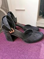 Damenschuhe mit Riemen Gr. 39 Thüringen - Erfurt Vorschau
