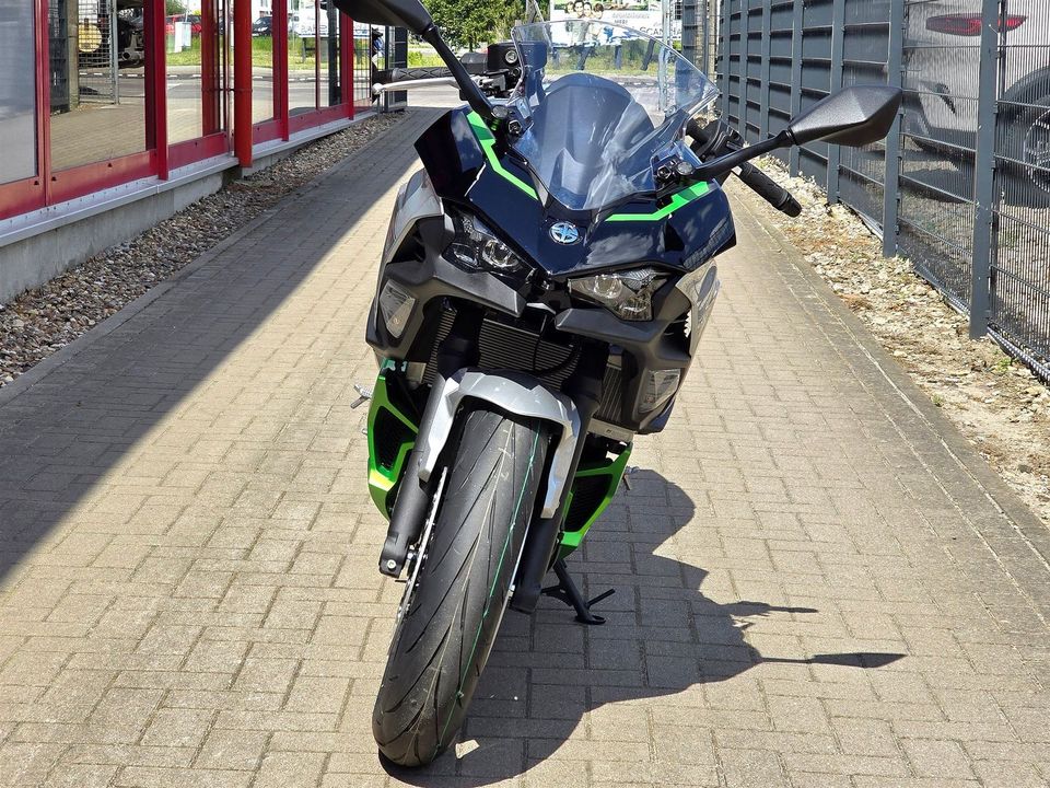Kawasaki Ninja 7 Hybrid die Neuheit mit E-Boost! Sofort in Berlin