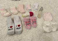 7 paar Socken 2 Paar Fäustlinge, 1 Babyspielzeiug Rheinland-Pfalz - Jünkerath Vorschau