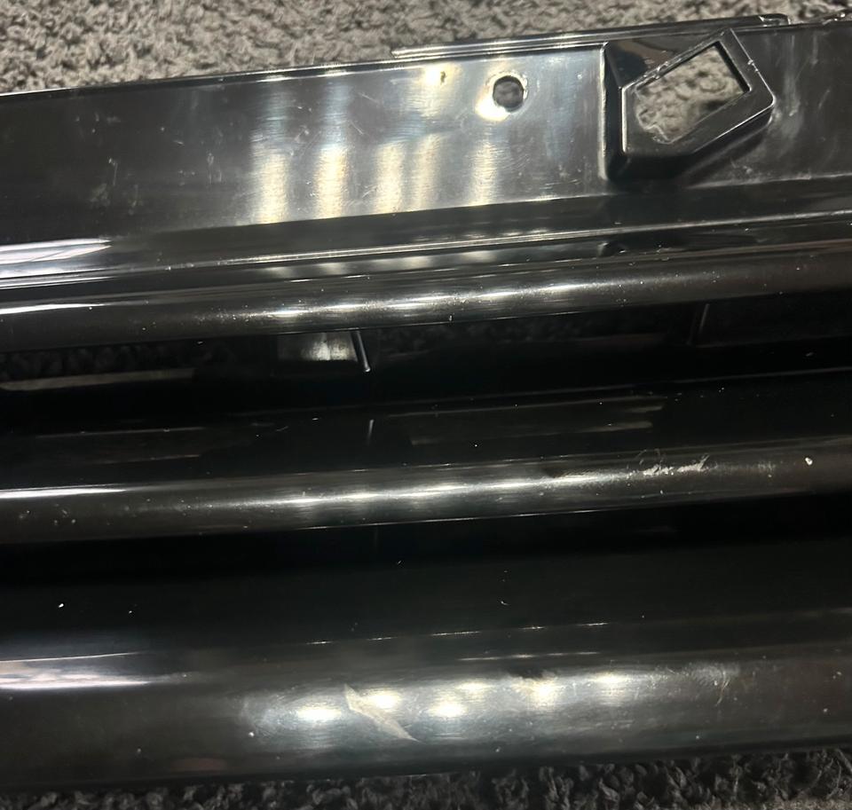 VW Golf 4 Kühlergrill ohne Emblem GTI TDI Grill Frontgrill in Morsbach