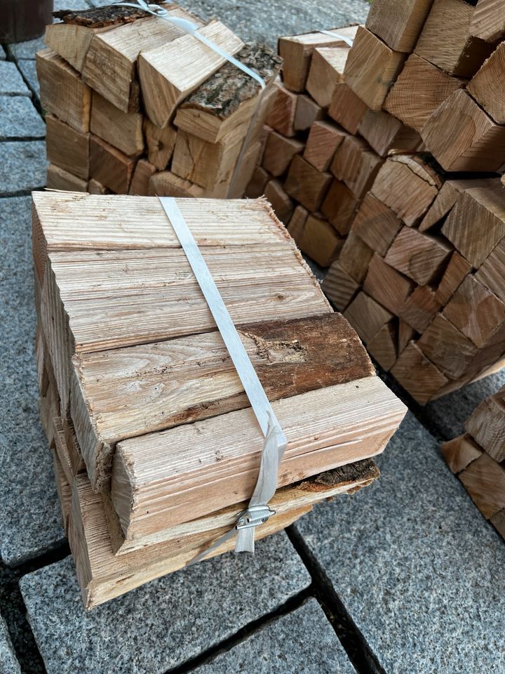 Mini Brennholz Bündel - Esche, 25 cm Länge Lagerfeuer Grillholz in Vilshofen an der Donau