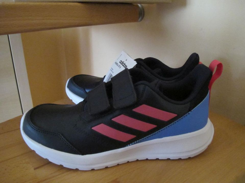 Adidas Turnschuhe Gr. 38 2/3 neu in OVP Klettverschluss in Wermelskirchen