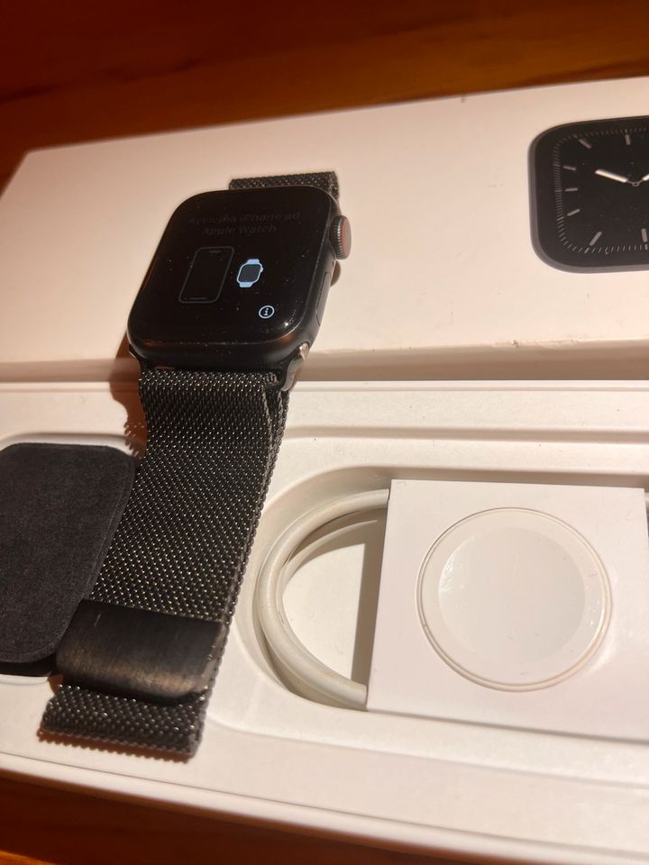 Apple Watch Series 5 in Hamburg