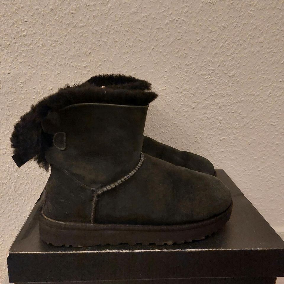 UGG Damen Winter Schuhe schwarz Grösse 38 NP179 in Berlin