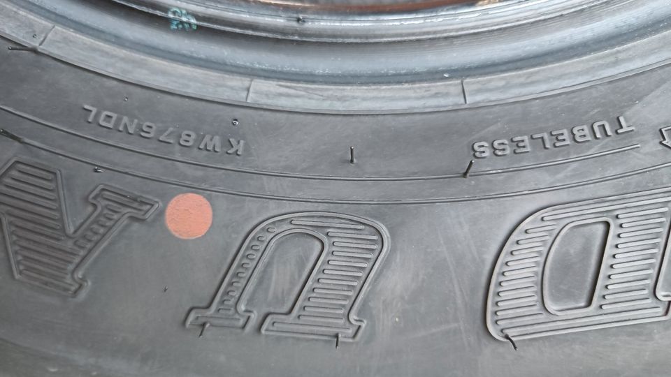 Top Reifen 265/70 R16 Dunlop neuwertig nur 37 Kilometer gefahren in Halle (Westfalen)