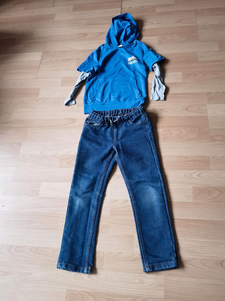 Jungen Jeans Schlupfhosen + Langarmshirt 116 in Augsburg