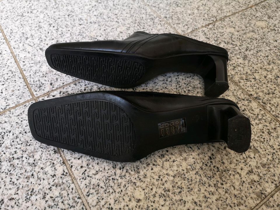 Schöne Schuhe von Tamaris Gr. 42, schwarze Damenschuhe, Sommer in Ettenheim