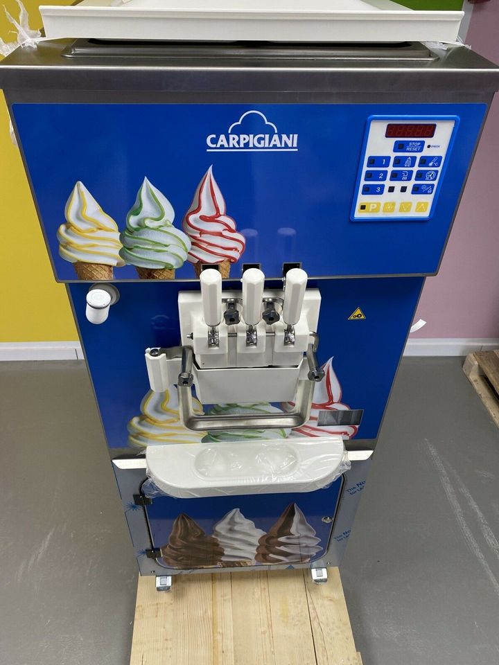 Softeis und Frozen Yogurt Maschine Carpigiani Colore 3 Eiscafe in Luckenwalde