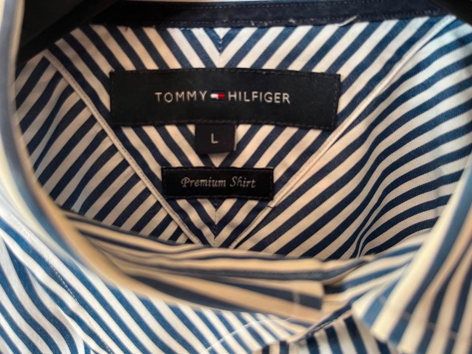 Oberhemd T. Hilfiger® bl. fein gestreift, Gr. L/XL s. gt. Zustand in Warburg