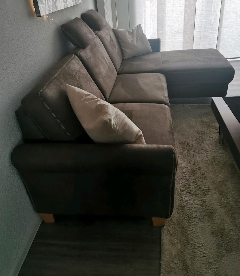 Neuwertige Couch in Laatzen