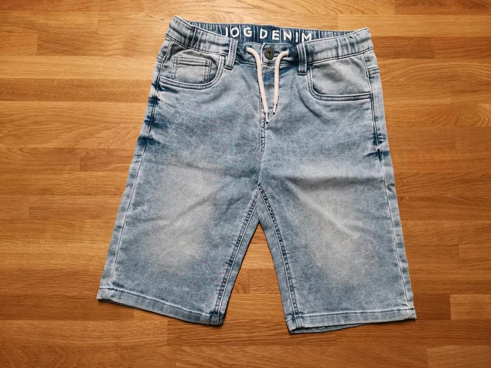 Jeans - Shorts / kurze Hosen Gr.152 in Meiningen