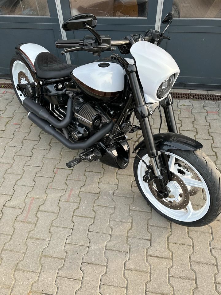 Harley Davidson Breakout CVO/ Kesstech/ 260.er/ Thunderbike Heck in Aldenhoven