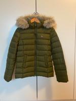 Tommy Hilfiger Winterjacke neu Größe M Nordrhein-Westfalen - Kürten Vorschau