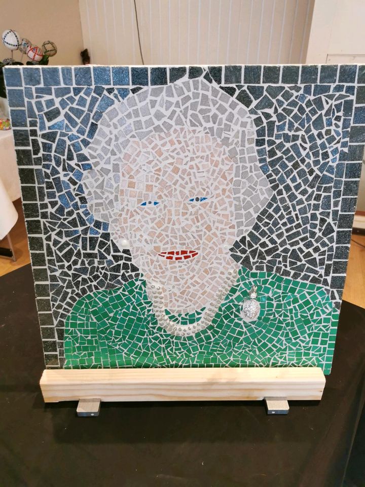 Mosaik Bild Königin Elisabeth - Unikat Handarbeit -Neu! in Holzminden