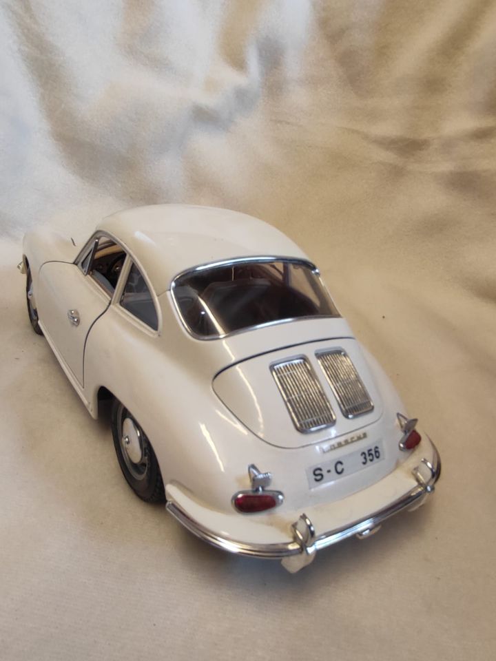 Burago,Porsche 356 ohne Verpackung 1961 in Garching an der Alz