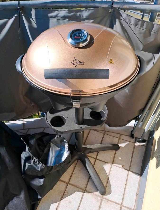 Elektro Grill fast neu mit Abdeckung NP~ 250€ in Markranstädt