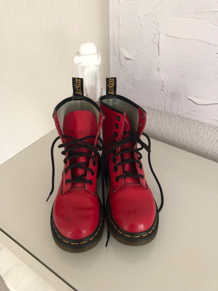 Dr. Martens Stiefel Boots rot pink Lack gr. 36 Leder in Itzehoe